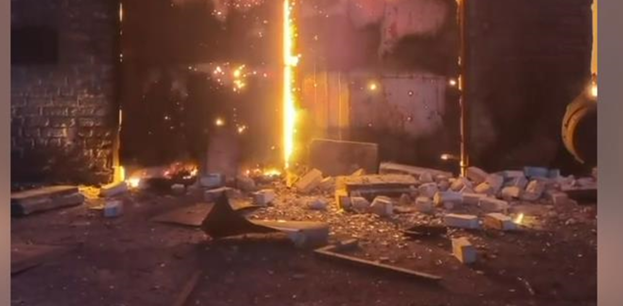 Росіяни вдарили по підприємству у Запоріжжі, виникла пожежа