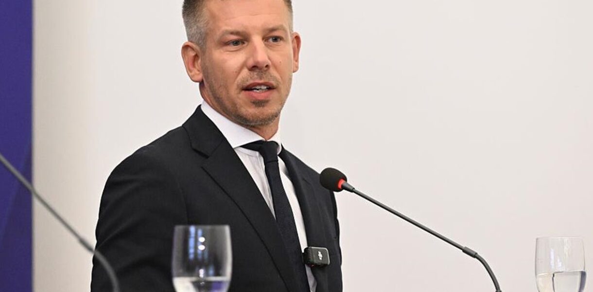 Мадяр пообіцяв скасувати обмеження Орбана щодо одностатевих пар