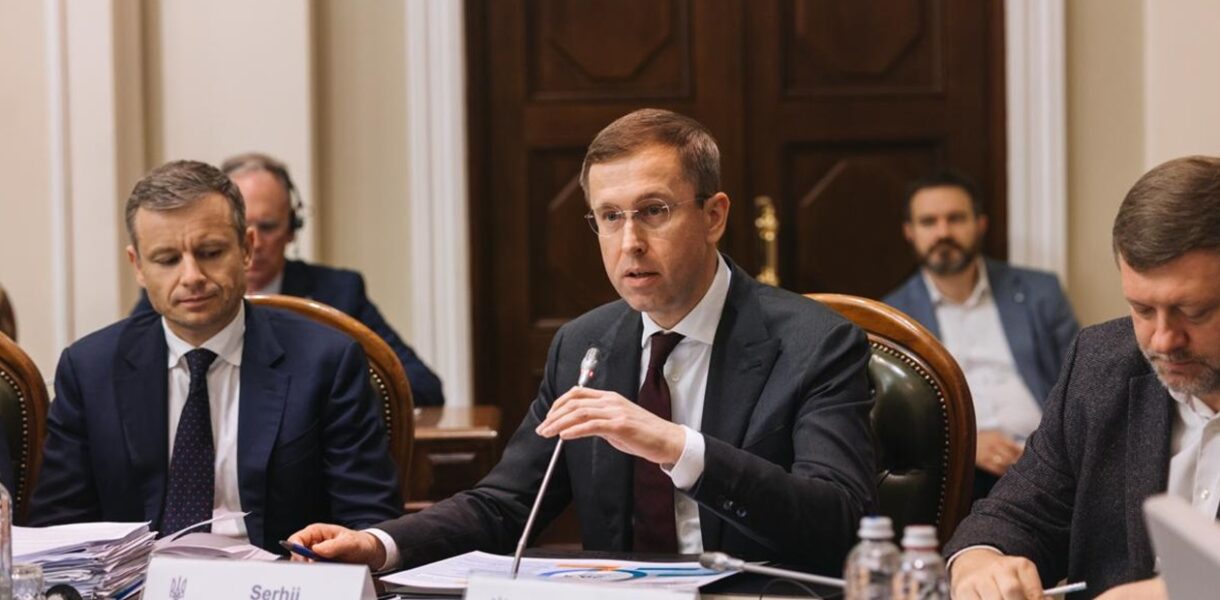В України закінчуються держфінанси - прем'єр