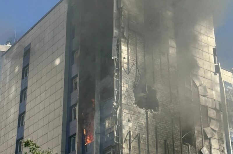 У центрі Одеси РФ влучила дроном в адмінбудівлю