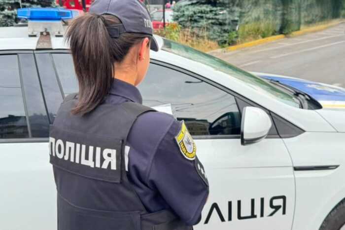 У Києві чоловік влаштував стрілянину з балкона восьмого поверху: його затримали