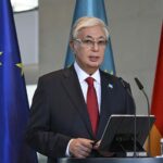 Токаєв закликав Путіна заморозити війну в Україні