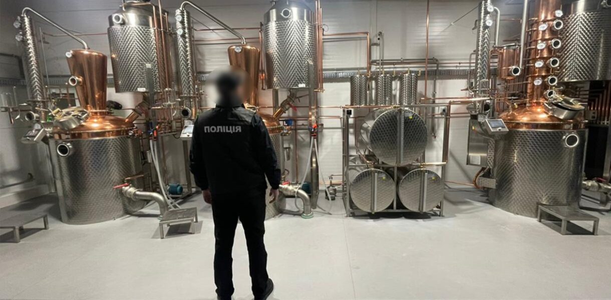 В Умані "сидровий" завод підпільно гнав горілку