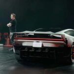 Tesla показала презентацію літаючого Roadster Rocket