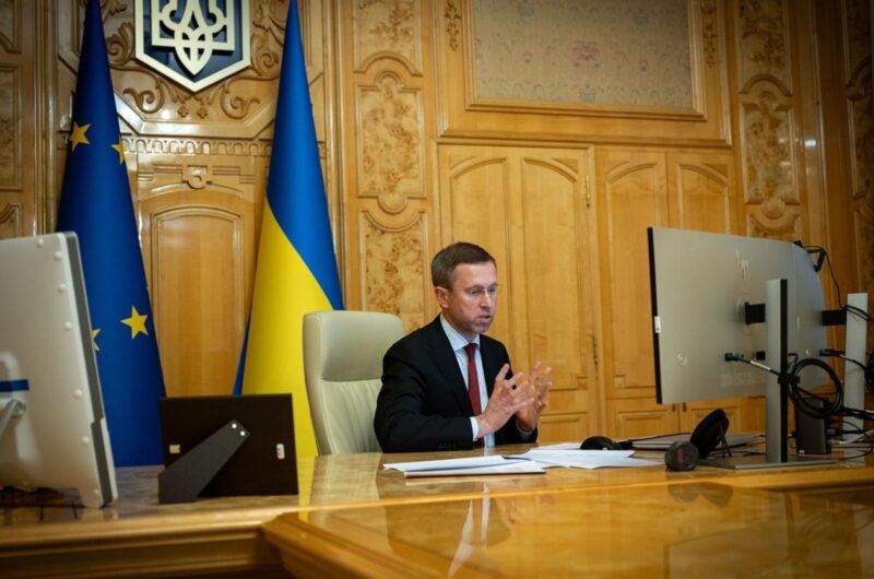 Уряд відновлює призупинені видатки бюджету